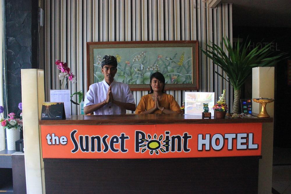 Hotel Reddoorz @ Sunset Point Seminyak Exterior foto